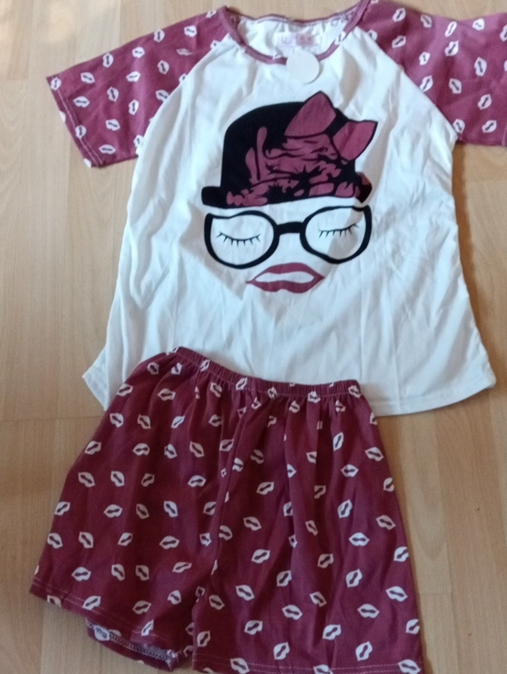 Women’s Lip Print Sleep Set - White & Burgundy Short Sleeve Pajamas
